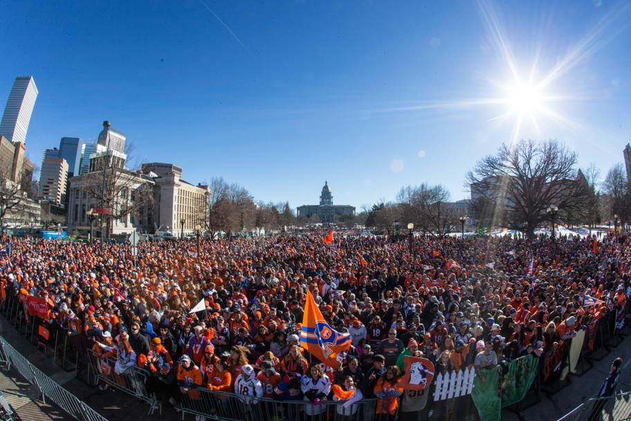 Super Bowl ai broncos. Denver impazzita per Manning &Co. per una festa pazzesca. Reuters